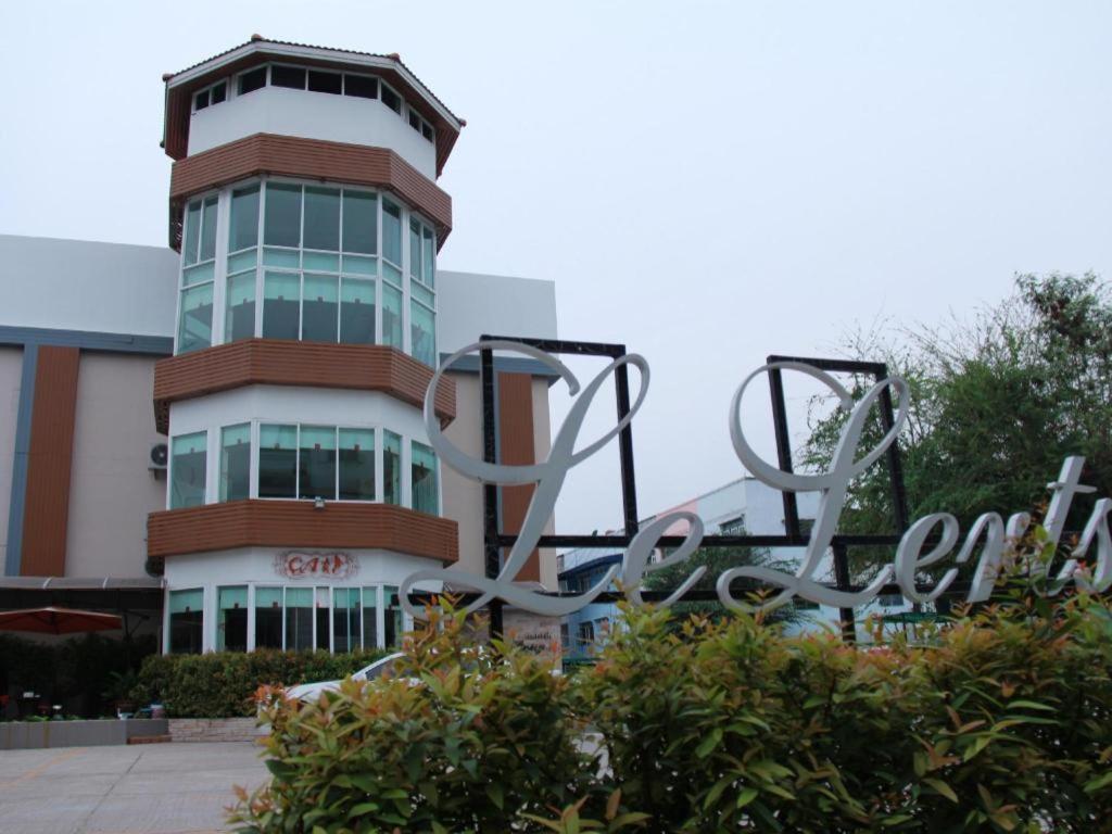 Hotel Le Lerts Living Хон Каен Экстерьер фото