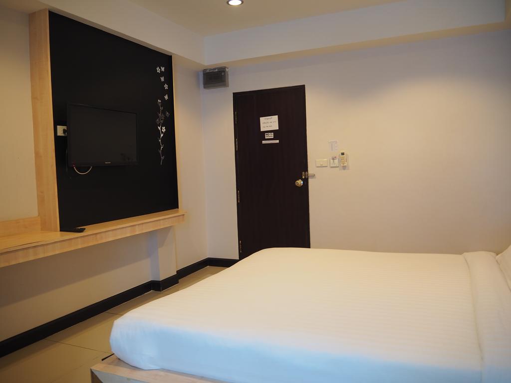 Hotel Le Lerts Living Хон Каен Экстерьер фото